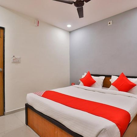 Oyo 16675 Hotel Shri Krishna Inn Surat Exterior foto