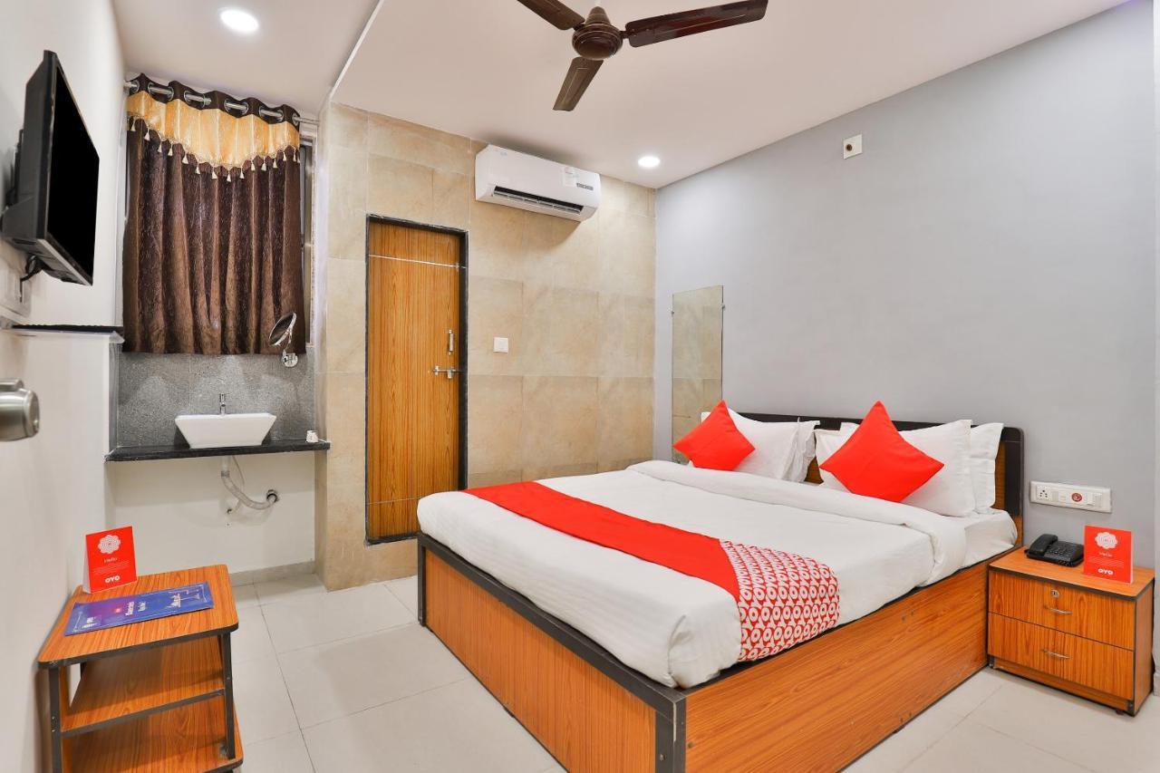 Oyo 16675 Hotel Shri Krishna Inn Surat Exterior foto